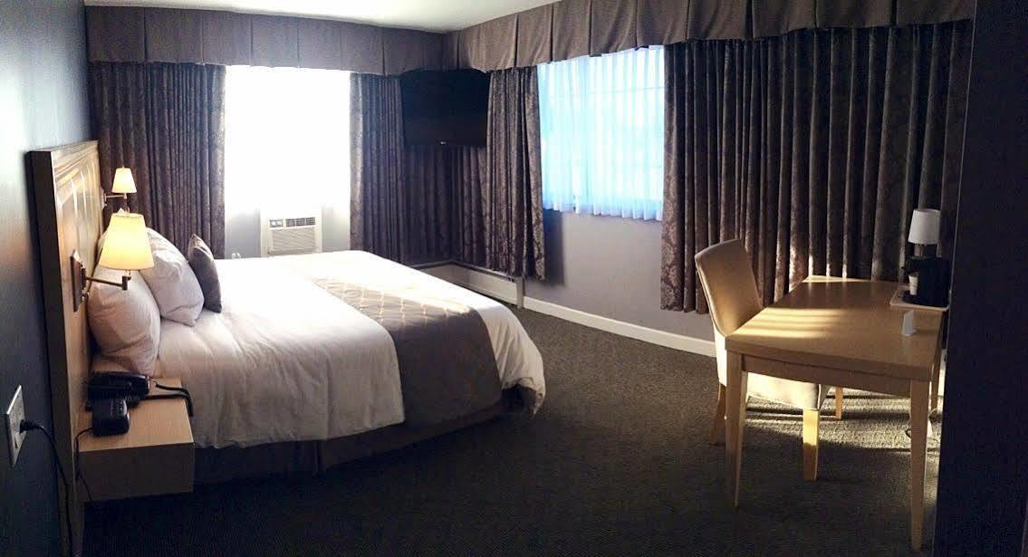 Red Lion Inn & Suites 阿波斯福 外观 照片