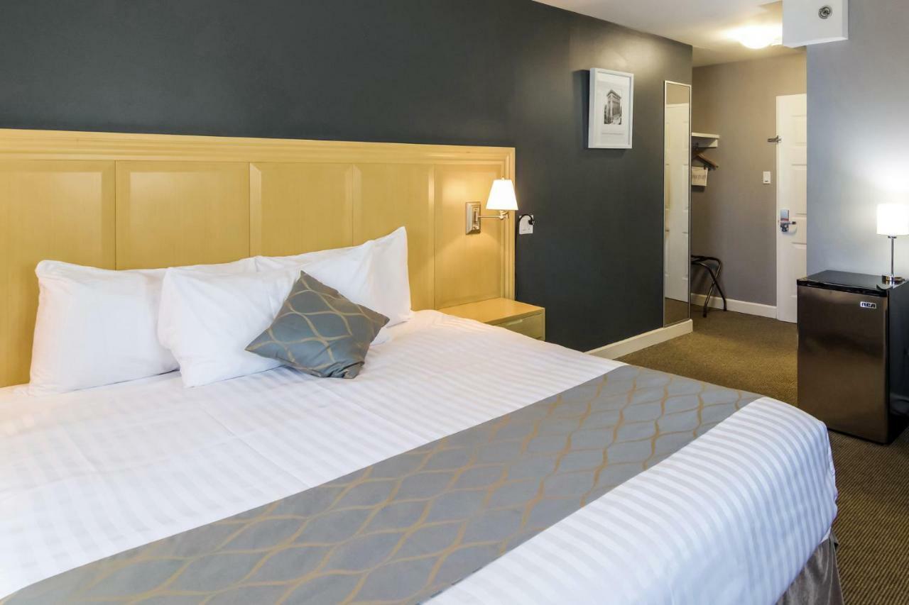 Red Lion Inn & Suites 阿波斯福 外观 照片