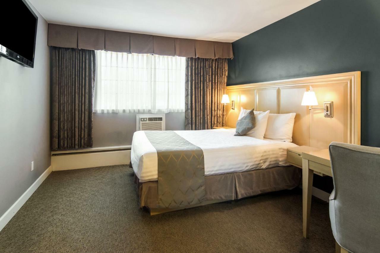 Red Lion Inn & Suites 阿波斯福 外观 照片